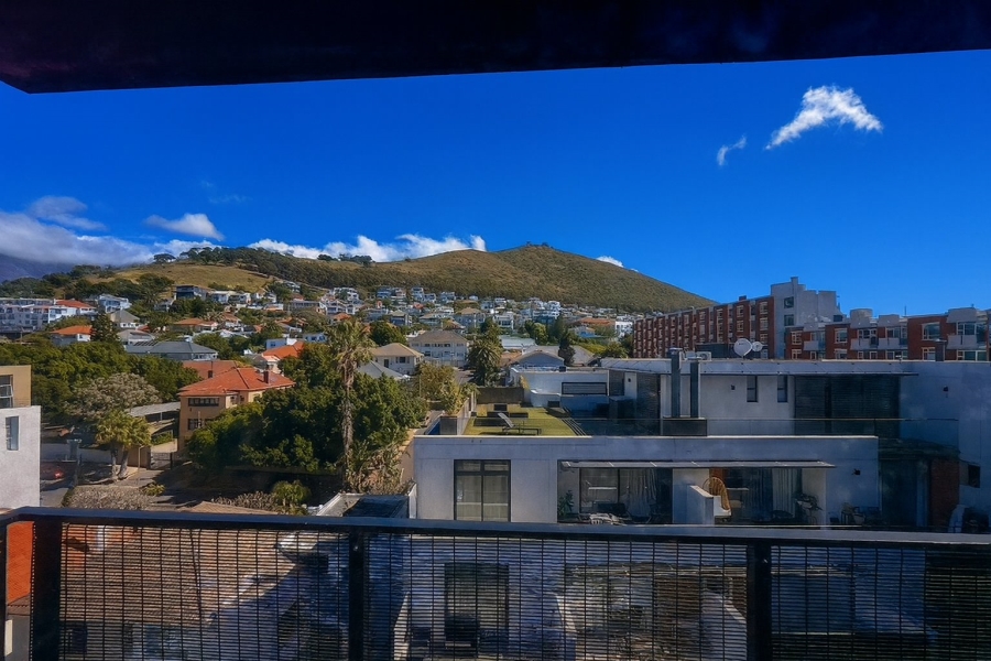 To Let 4 Bedroom Property for Rent in Green Point Western Cape